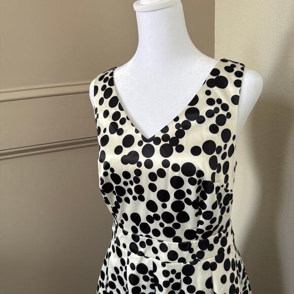 The Limited Sleeveless v-neck Fit & Flare Occasion Dress White and Black size 4 - Picture 2 of 5